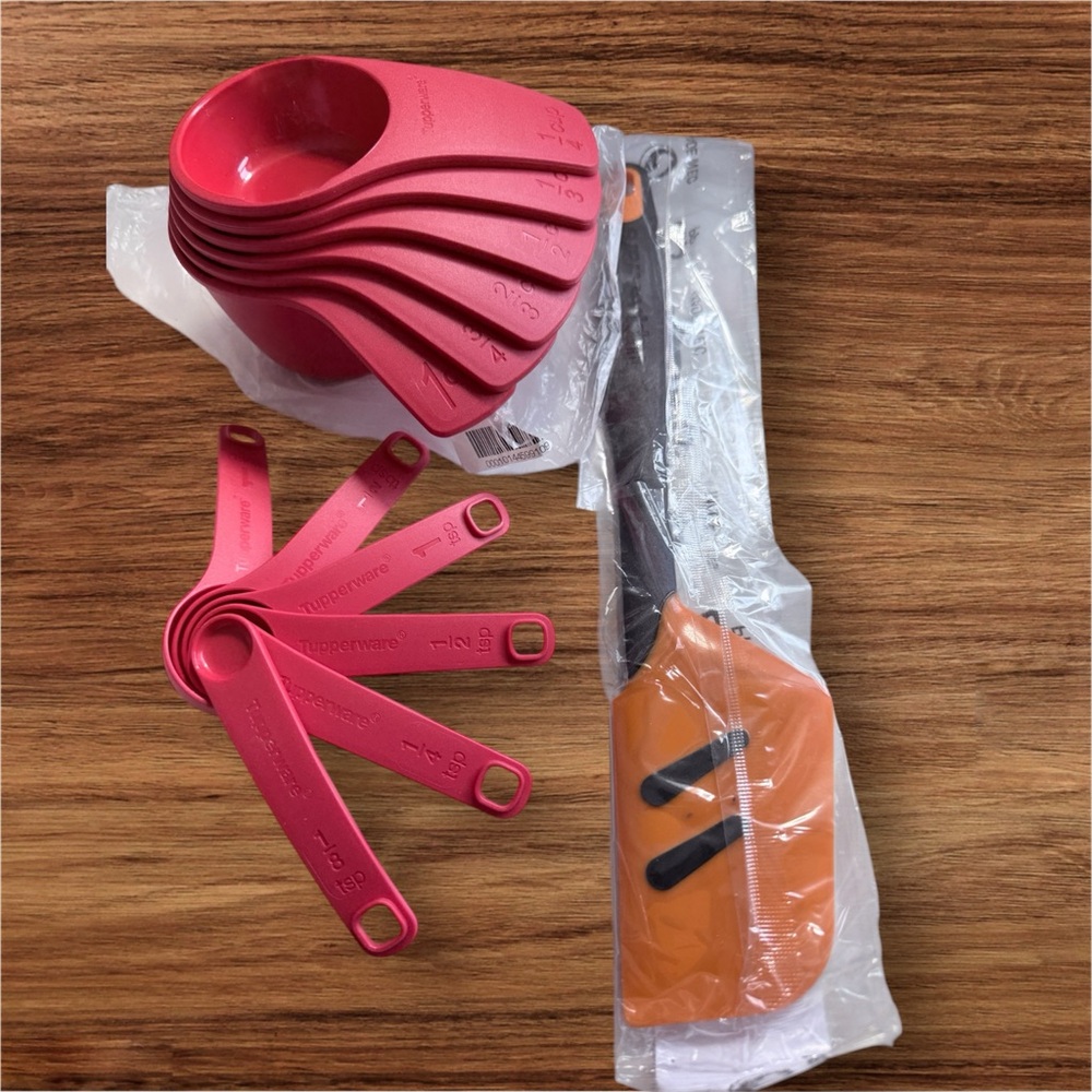 New Tupperware Chili Measuring Cups & Spoons and Kitchen Spatula